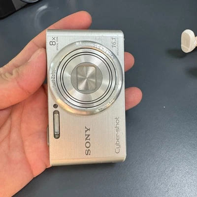 SONY Cyber-shot DSC-W730 Digital Camera 16.1 MP 8x Optical Zoom Built-in Wi-Fi - Image 1 of 4