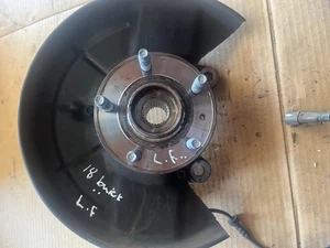 2018 BUICK ENCORE 1.4L FRONT LEFT DRIVER SIDE SPINDLE KNUCKLE WHEEL HUB OEM - Bild 1 von 6