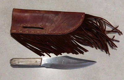 Cuchillo de campamento forjado a mano de colección años 90 hueso rojo mango de ciervo cita funda occidental KK Foto 1 de 4