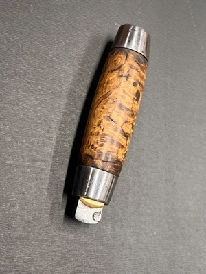 Cuchillo plegable antiguo Joh Engstrom barril burl interno.   Foto 1 de 4