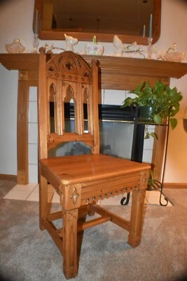 Silla lateral gótica de pino tallada a mano Sudbury - Diseño Toscano - Envío disponible Foto 1 de 4