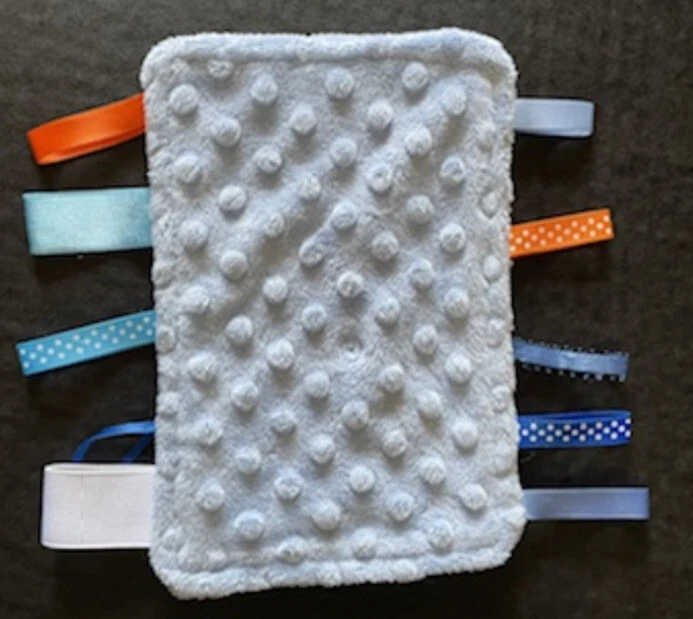 СИНИЙ MINKY ТОЧКА КАРМАН ЯРЛЫКИ БЕЗОПАСНОСТИ ОДЕЯЛО МИЛЫЙ РУЧНОЙ РАБОТЫ 5 «X 7» H4 - Изображение 1 из 1