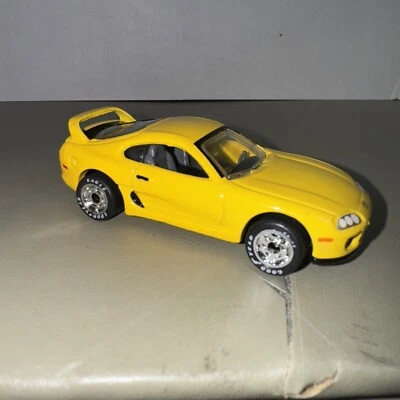 Coche de juguete fundido a presión Matchbox Premiere 1994 Toyota Supra Turbo amarillo 1:59 Foto 1 de 4