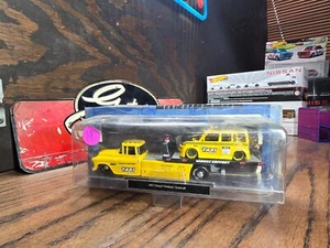 MAISTO All Stars Elite Transport 1957 Chevy Flatbed/Scion xB TAXI SERVICE - Imagen 1 de 4