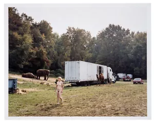 Justine Kurland Zirkusszene 2002 Farbkopplerdruck Phillips de Pury Provenanc - Bild 1 von 1