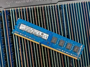 SK Hynix 8GB DDR3 1600 Desktop DIMM RAM PC3-12800U HMT41GU6MFR8C-PB 240pin - Picture 1 of 1