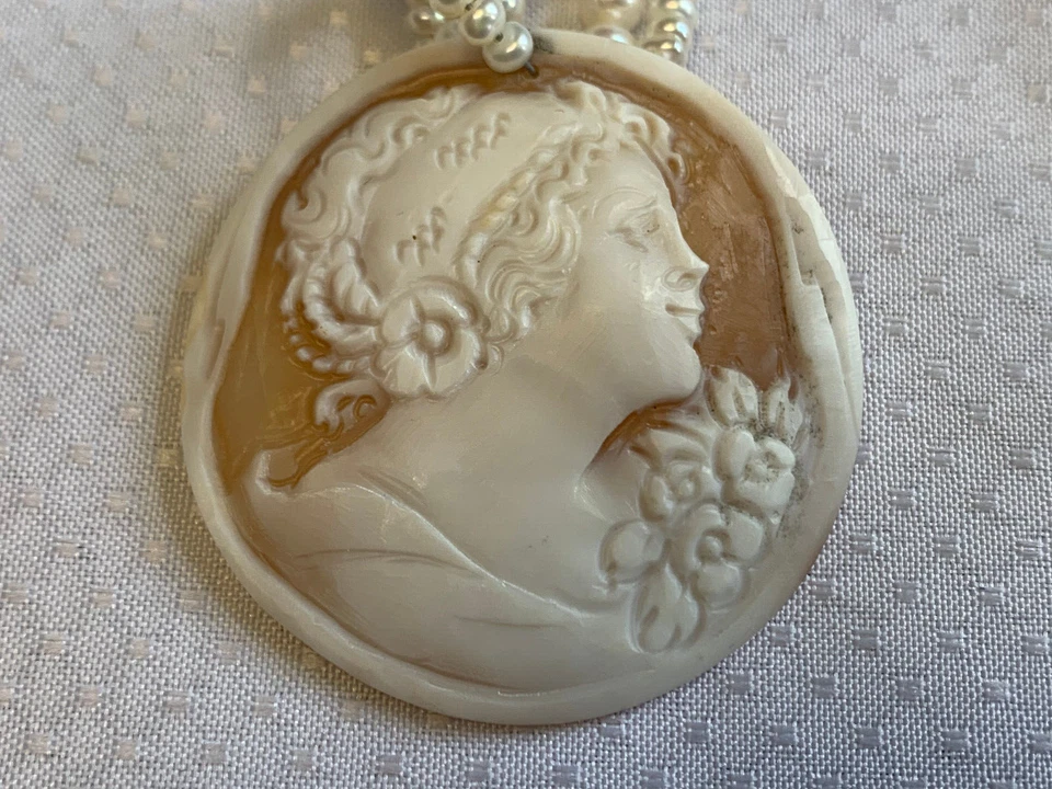 Collar camafeo de perlas Amedeo NYC 20,5" joyería de moda tallado a mano gancho de botón Foto 1 de 4