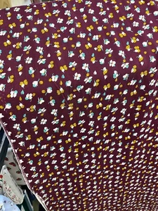 Neu Blusenstoff Viskose Bordeaux Blumen Viskosestoff 150x145cm Rest Stoffrest - Bild 1 von 1