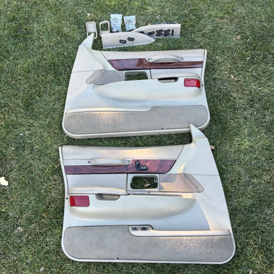 Juego de molduras de panel de puerta Mercury Grand Marquis 1998-2002 derecha beige tostado grano de madera Foto 1 de 4