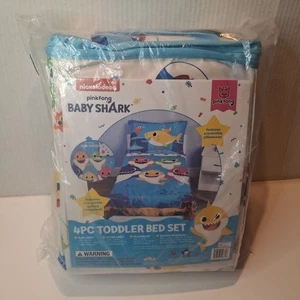4-teiliges Nickelodeon Pink Fong Baby Hai Kleinkind Bett-Set Neu in Verpackung - Bild 1 von 7