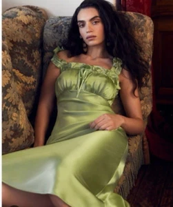 Abito slip Reformation verde medio 100% seta midi damigella con volant Cottagecore M - Foto 1 di 12