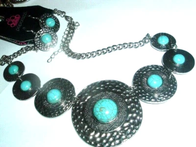 Conjunto de collar y pendientes perforados Paparazzi Southwest Howlite turquesa nuevo con etiquetas Foto 1 de 4