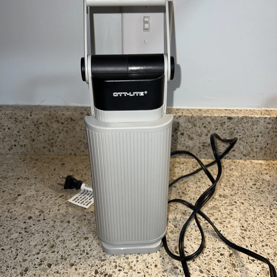 Ott-Lite OTL13MAG 120V Garagem Dobrável Útil Mesa de Trabalho Banco Lâmpada Brilhante - Imagem 1 de 1