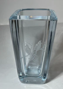 Vtg etched bird Strombergshyttan Sweden Crystal vase 5" - Picture 1 of 4