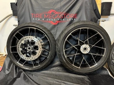 Ruedas, rotores y neumáticos Harley Davidson Fugitive CVO despegue CVO-FUG-2662-19-18-2 Foto 1 de 4