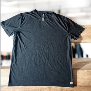 Vuori Strato Tech Tee Heathered Gray Men's XL Soft Lightweight Performance Shirt - Picture 1 of 5