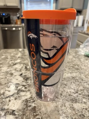 Vaso Tervis NFL Denver Broncos 24oz naranja y azul y blanco Foto 1 de 4