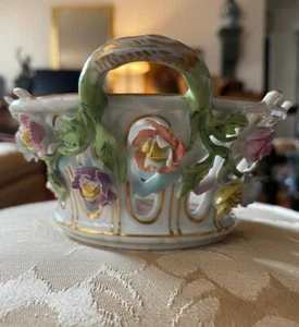 Dresden Candy Dish Pastel Colors Pierced Work with Applied Flowers - Bild 1 von 12