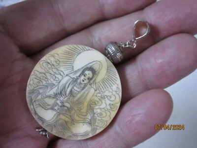 Colgante Quan Yin Buda Loto Palabra Redondo 2 3/8" Coleccionable QYRBP-10 Foto 1 de 4