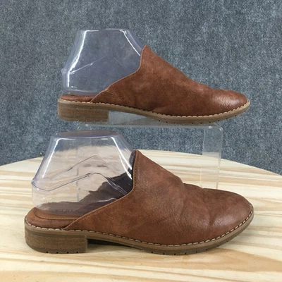 Sapatos femininos Eurosft by Sofft 7 M Winona Mules marrom couro sintético biqueira fechada - Imagem 1 de 4