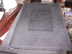 CRAY Research T3D Portfolio mit Fotos verschiedener Abteilungen - Bild 1 von 12