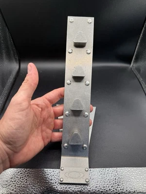 Soporte de metal Oakley X-Metal de cuatro niveles Foto 1 de 4