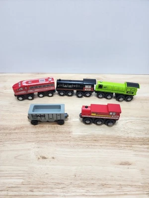 Mixed Lot of 5 Wooden Train Engines & Cars Magnetic - Image 1 of 4