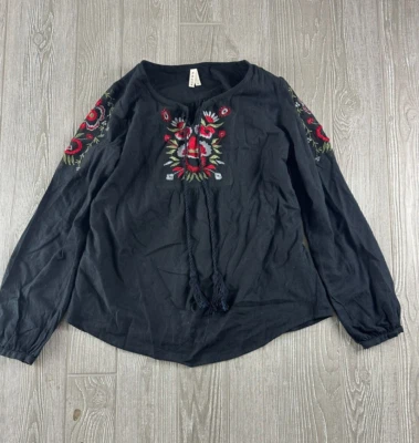 Blusa negra bordada Roper para mujer talla mediana Foto 1 de 4