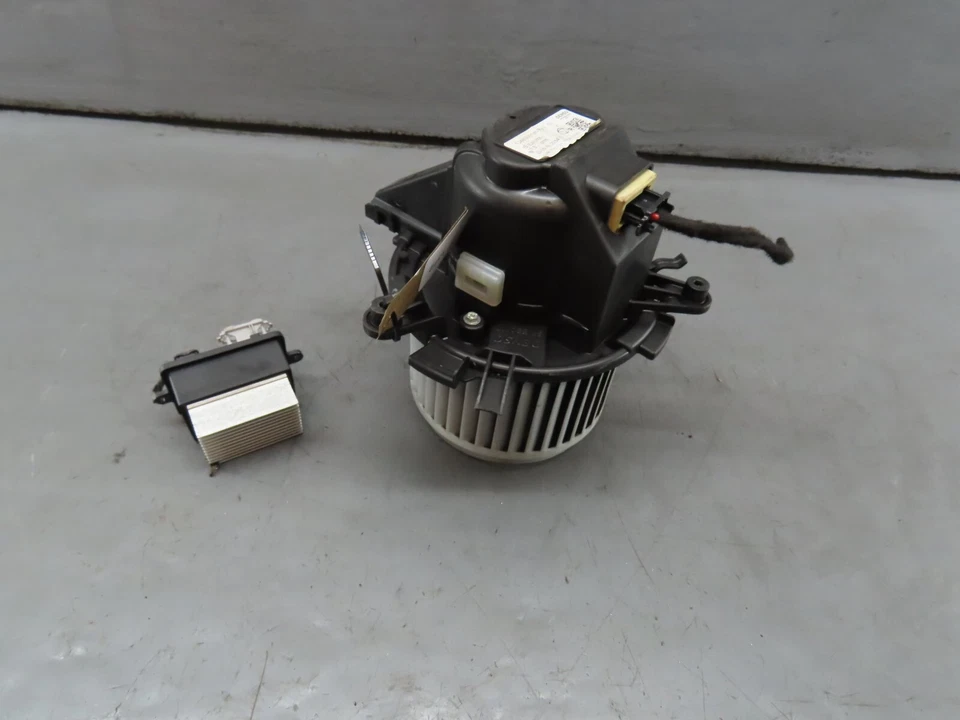 Peugeot Expert Heater Blower Motor & Resistor 2.0HDI 2019 - DENSO 1D480001861677 - Image 1 of 4