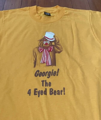 Nuevo Deadstock Vintage Años 80 Georgie El Oso de 4 Ojos Swansea MA (Juvenil Grande 14-16) Foto 1 de 4