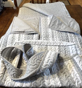 Martha Stewart Collection Quilt & 2 Std Shams Gray Sweater Tote Bag Full/Queen - Picture 1 of 15
