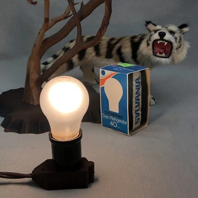 40W Sylvania Vintage Appliance Light Bulb Blue Dot Oven/Refrigerator - Image 1 of 4