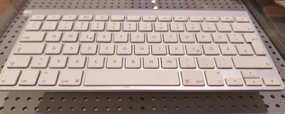 Apple Wireless Keyboard A1314 Bluetooth QWERTZ Tastatur Mac, iMac, MacBook  iPad - Bild 1 von 4