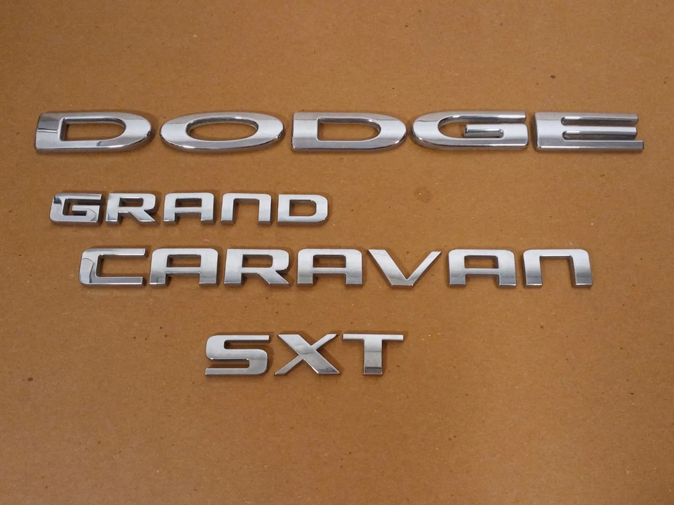 Dodge Grand Caravan SXT Conjunto Emblema Logo Placa de identificación Insignia Puerta del maletero Trasera OEM USADO Foto 1 de 1