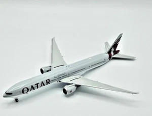 Qatar Airways Boeing 777-300/ER 1/400 Platinum Series Limox 10207 - Bild 1 von 14