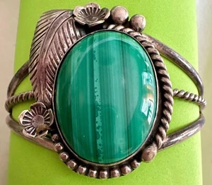 Vintage Navajo Sterling Silver Green Malachite Wide Cuff Bracelet - Picture 1 of 3