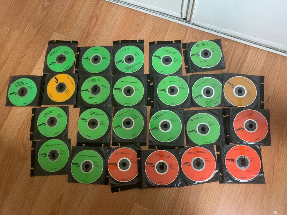 Lote x24 MICROSOFT MSDN CD WINDOWS 95 98 2001 Servidor SQL Alemán Italiano Foto 1 de 4