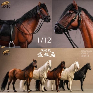 JXK 1/12 Statua Cavallo Tedesca Hannover Modello Animale Figura Collezionista Giocattolo Regalo - Foto 1 di 40