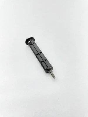 2009-2012 AUDI A4 AVANT LANTERNA TRASEIRA PARAFUSO DE FIXAÇÃO FABRICANTE DE EQUIPAMENTO ORIGINAL 8E0945246B - Imagem 1 de 4