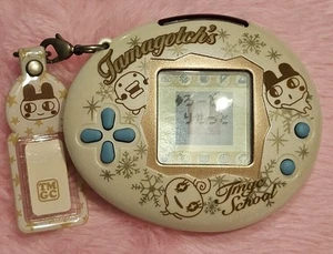 Tamagotchi School Uniqlo Tamasuku - Picture 1 of 4