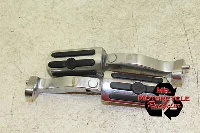 HARLEY-DAVIDSON ELECTRA GLIDE CROMO PASAJERO BARRA DE PIE TRASERO Y CLAVIJA DE ESCUDO  Foto 1 de 4