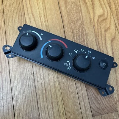 OEM 2005-07 Dodge Dakota Raider Control de temperatura Climatizador Calentador de aire acondicionado 55056568AC Foto 1 de 4