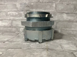 Thomas & Betts 5240 4" Liquidtight Flexible Metal Straight Conduit Connector - Picture 1 of 4
