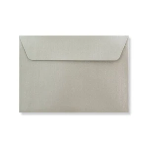 Sobre Nacarado C6 Plata 114 x 162 | Pelar/Sellar | Solapa Recta 120gsm - Imagen 1 de 3