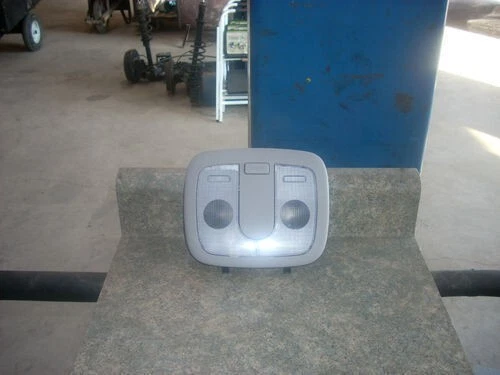 KIA SOUL 2010 2011 2013 delantero 2,0 L tracción delantera central mapa techo domo luz OEM Foto 1 de 1