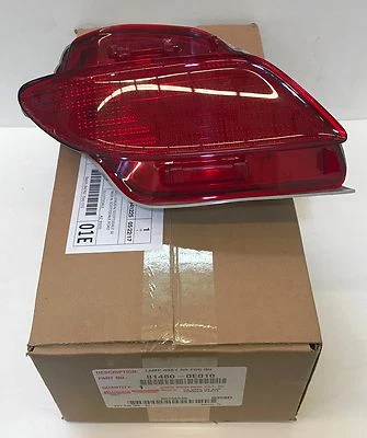 LEXUS OEM FÁBRICA LADO PASAJERO PARACHOQUES TRASERO LUZ MARCADORA LATERAL 2010-2015 RX350  Foto 1 de 3