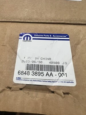 Antena de cuerpo Mopar 6848 3895 AA-001 para 2019-2020 ram 2500, 3500, 4500, 5500 Foto 1 de 4