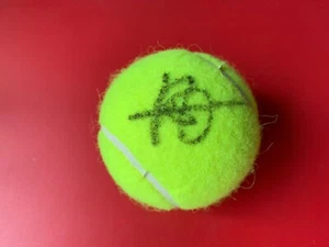 Pelota de tenis Wilson Elise Mertens firmada automática - Imagen 1 de 1