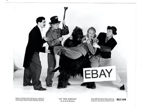 AT THE CIRCUS MARX BROTHERS 1939 MOVIE PHOTO #1 REISSUE R62/190 C GOMERA APES - Picture 1 of 1