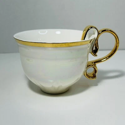 Taza de té grace’s iridiscente con mango de remolino dorado  Foto 1 de 4